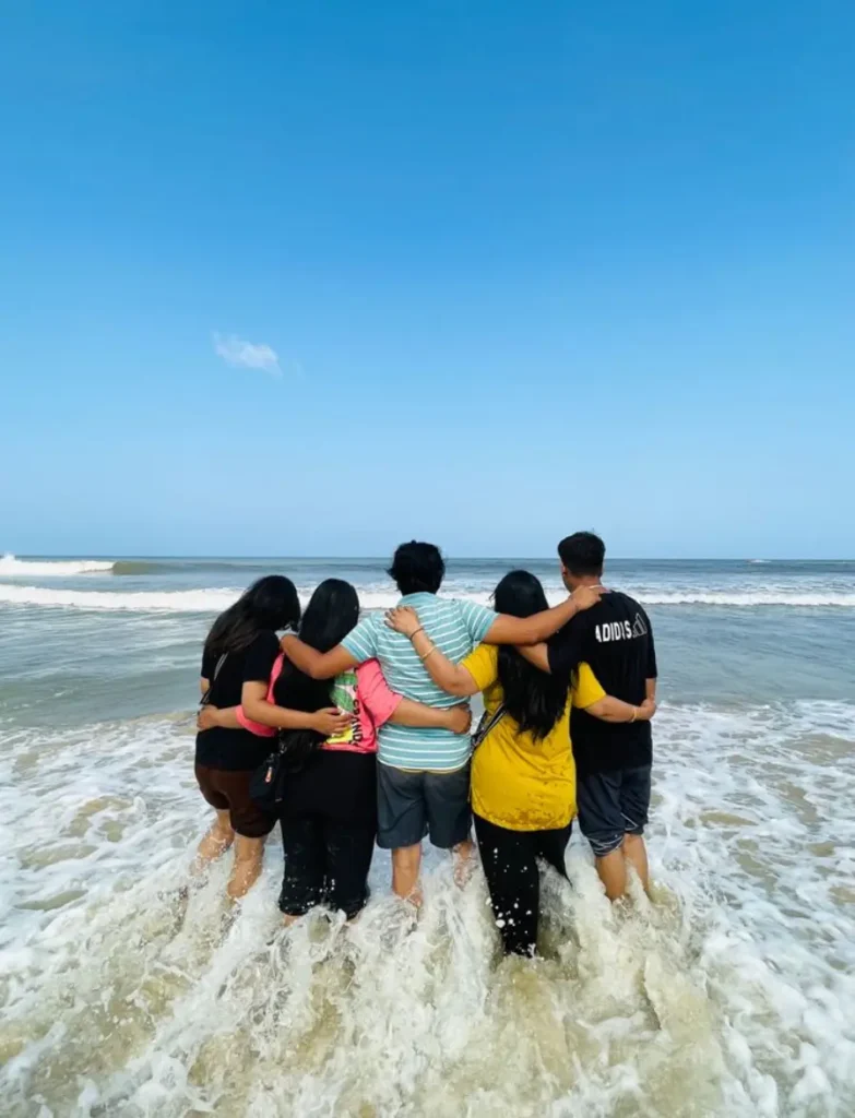 friends-playing-on-beach-mms-travel