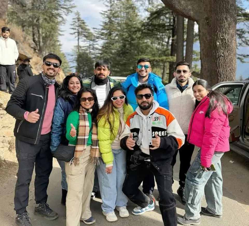friends-enjoying-international-trip-take-group-photo-mms-travels
