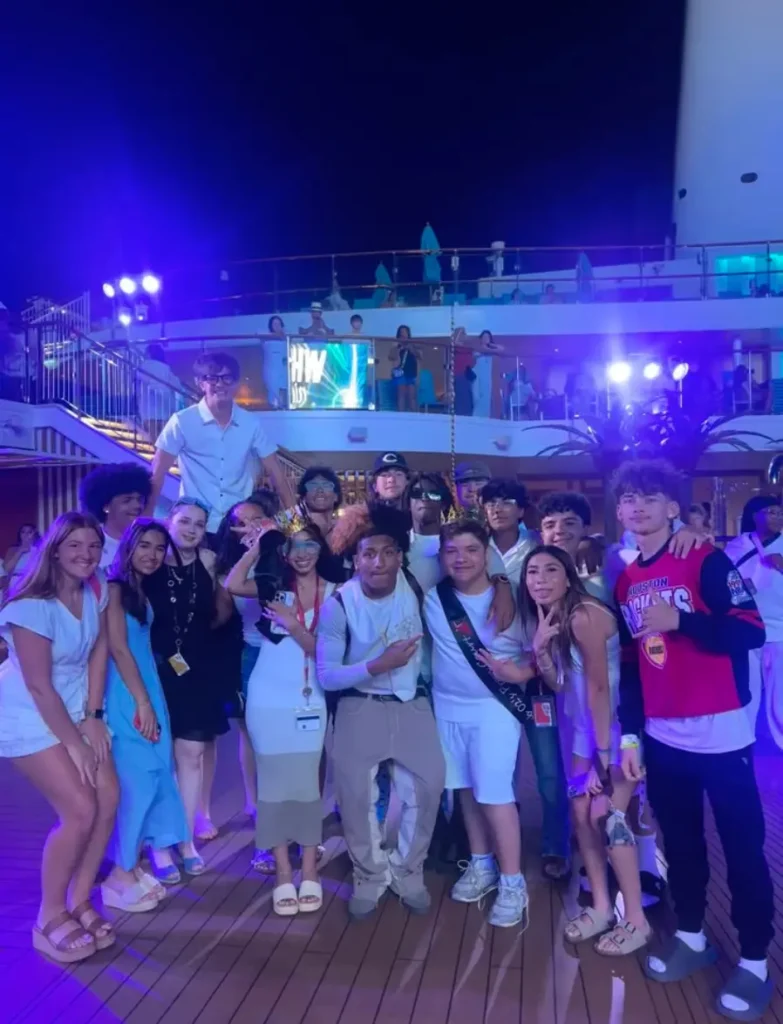 peoples-enjoying-night-life-of-cruise-mms-travels