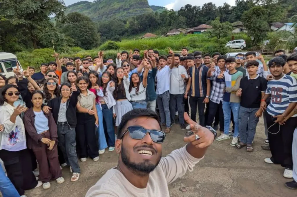 selfie-with-friends-mms-travels