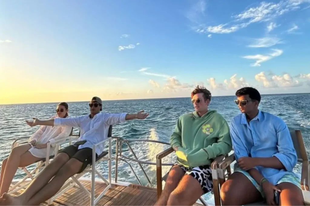 the-boys-sitting-with-enjoying-in-cruise