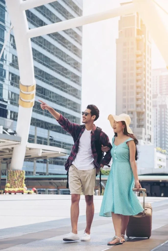 couple-enjoying-trip-in-singapore-mms-travel